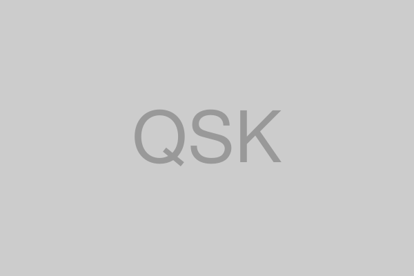 アパレル販売 QSK店内