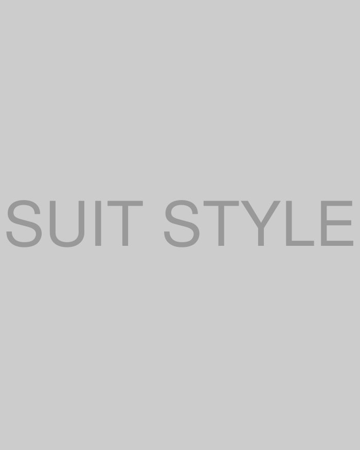 スーツに国産サイドレースを合わせたコーディネート